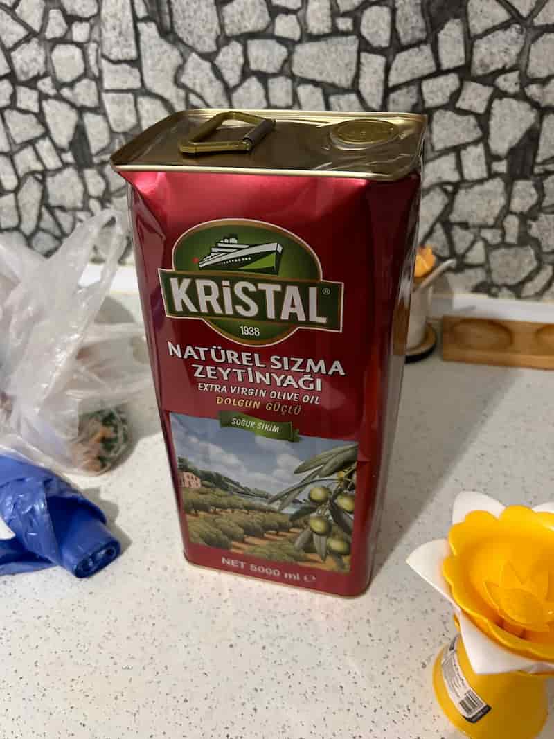 تصویر 2 از روغن زیتون کریستال قرمز با طعم طبیعی ممتاز